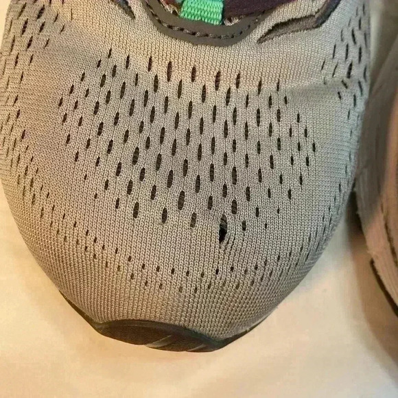 Brooks Ariel 20 Gray & Green Woman’s Running Tennis Shoes. Size 10. - Picture 10 of 16